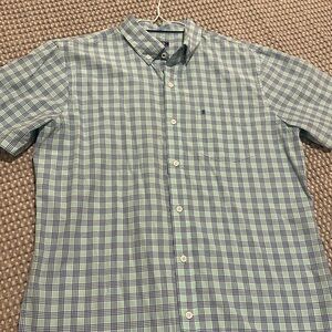 Men’s Izod Short Sleeve button down
Size Large